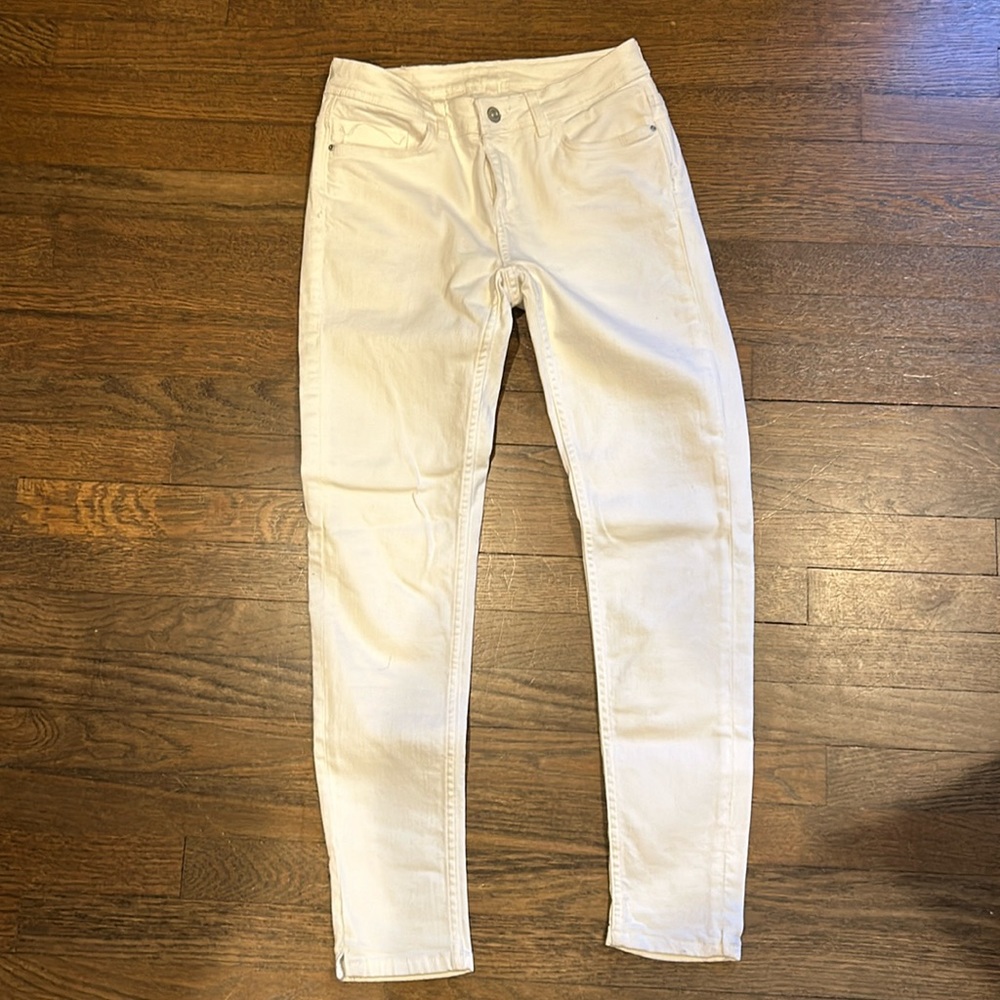Women’s size 6 white Zara jeans